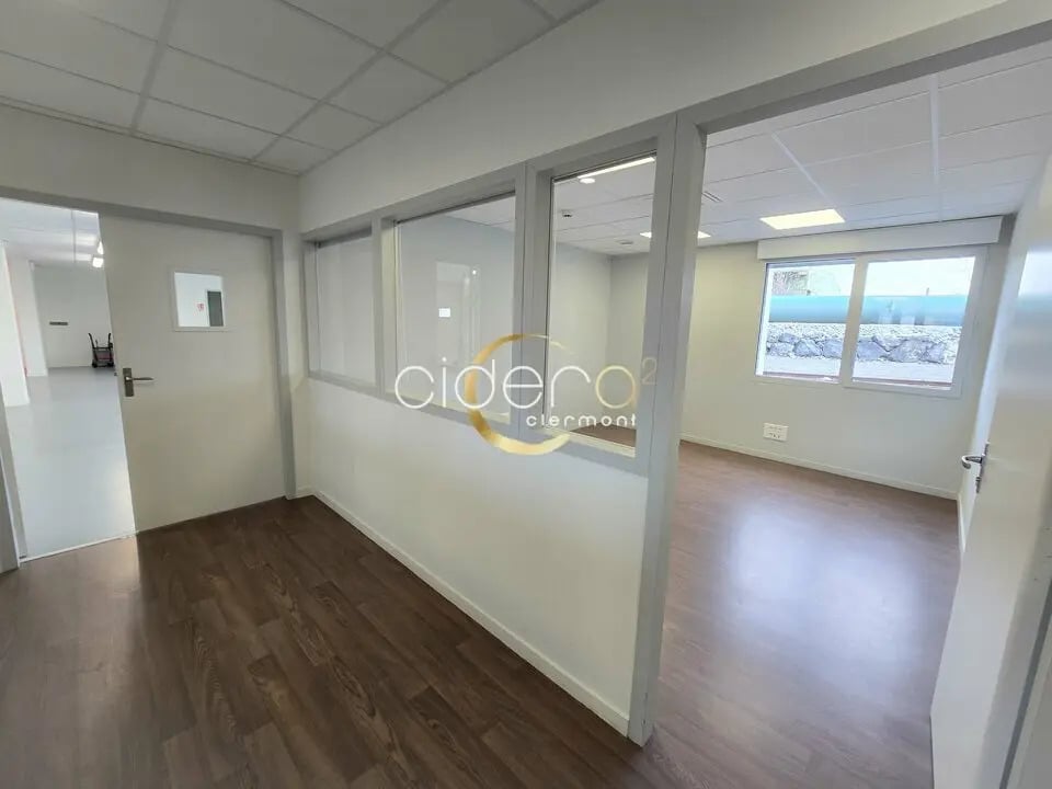 Location Bureaux 347 m² - Photo 1