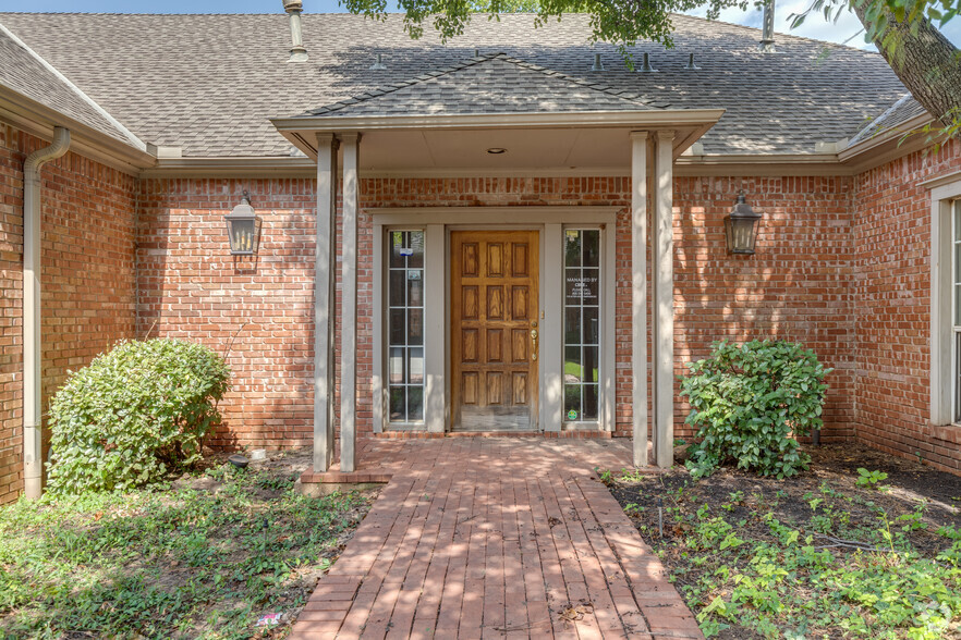 1010 NW Grand Blvd, Oklahoma City, OK for rent - Building Photo - Image 3 of 7