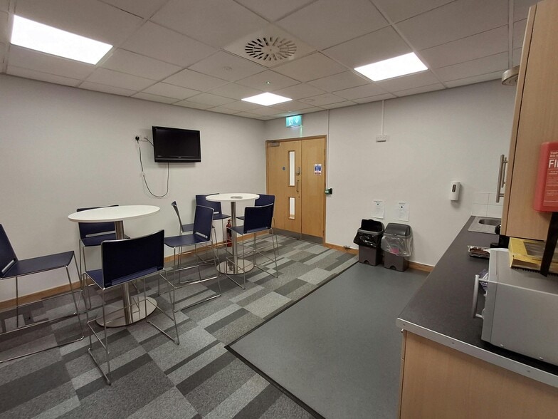 Crow Arch Ln, Ringwood to rent - Building Photo - Image 2 of 10