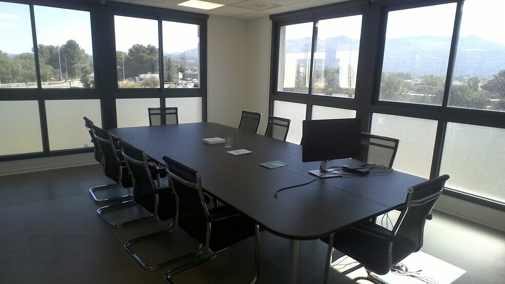 Route De Gemenos, Aubagne to rent - Interior Photo - Image 3 of 8