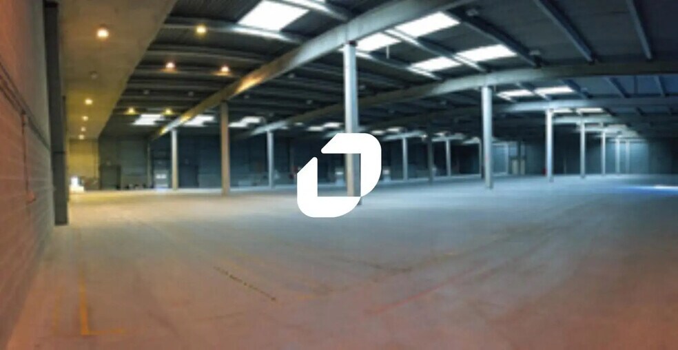 Industrial in Éragny to rent - Interior Photo - Image 2 of 11