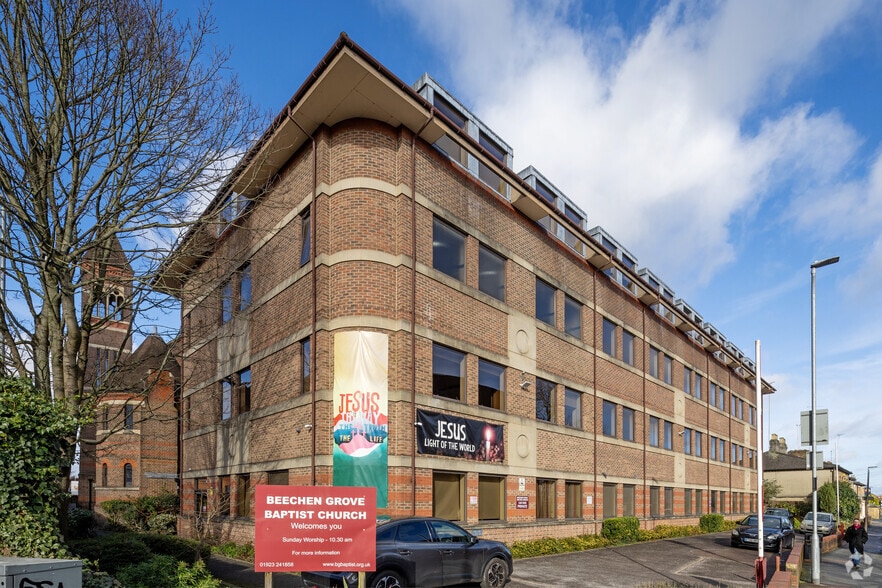 28 Clarendon Rd, Watford to rent - Building Photo - Image 2 of 3