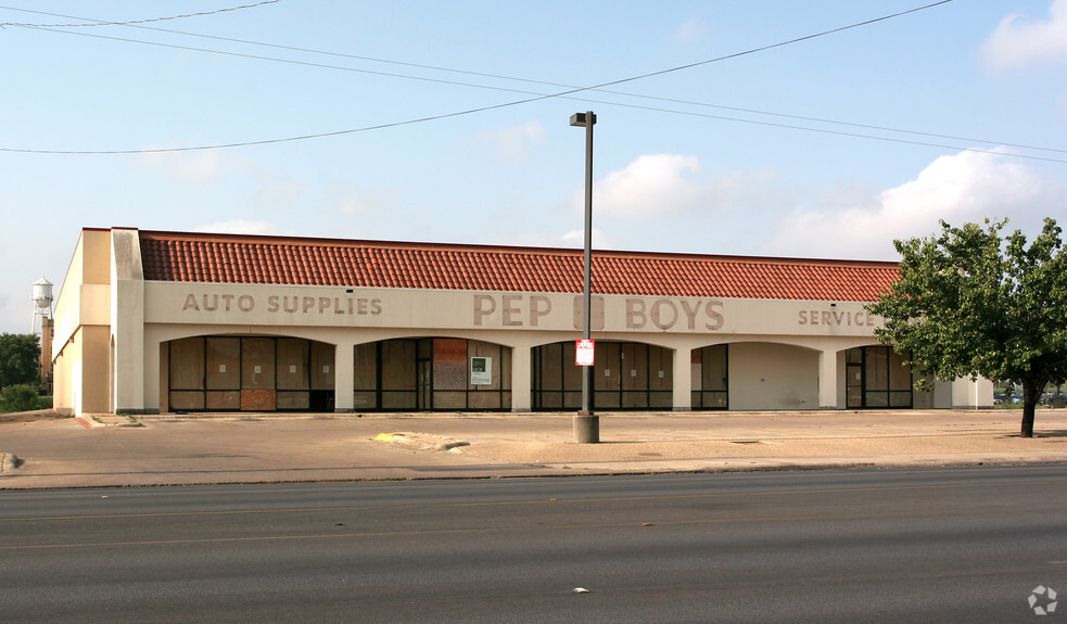 4002-4010 W Commerce St, San Antonio, TX for rent - Building Photo - Image 3 of 8