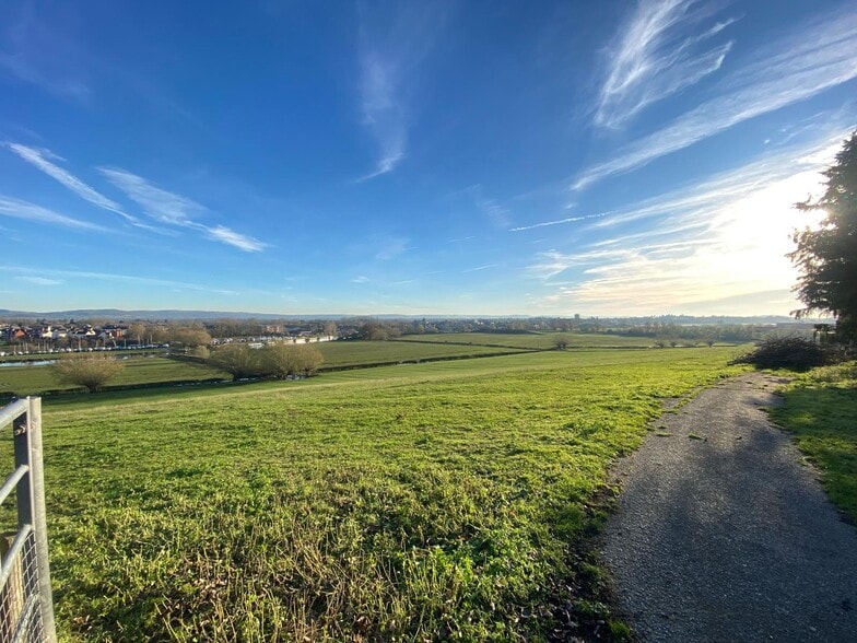Mythe Rd, Tewkesbury to rent - Building Photo - Image 3 of 6
