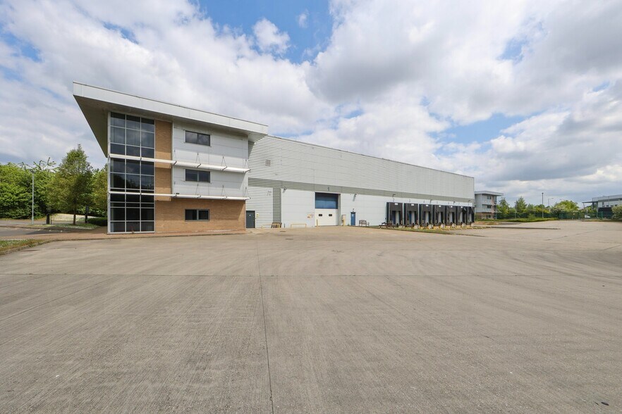 Industrial in Braintree to rent - Building Photo - Image 2 of 6