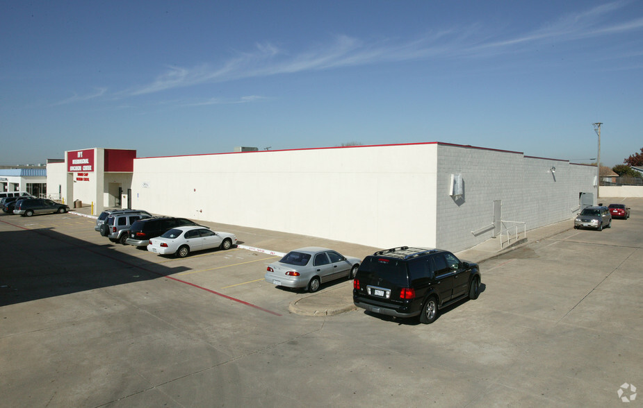 903 W Parker Rd, Plano, TX for sale - Building Photo - Image 2 of 13