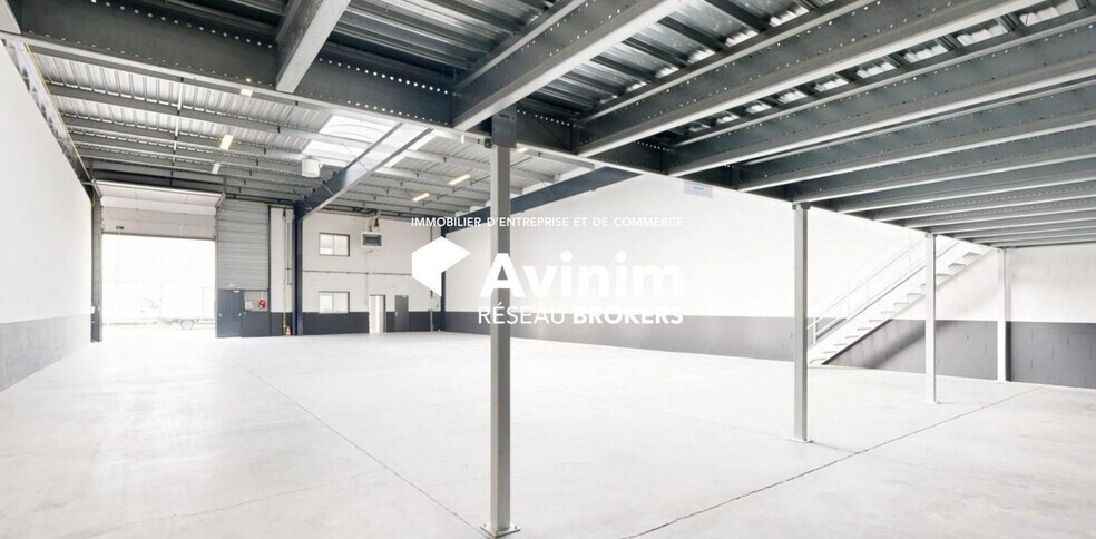 Industrial in Bezons to rent - Interior Photo - Image 2 of 7