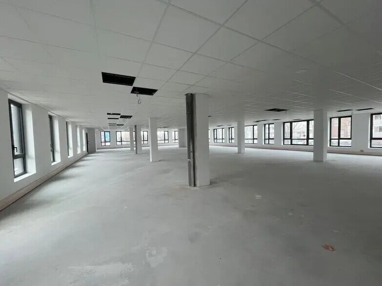 50 Boulevard Ambroise Croizat, Vénissieux for sale - Building Photo - Image 3 of 14