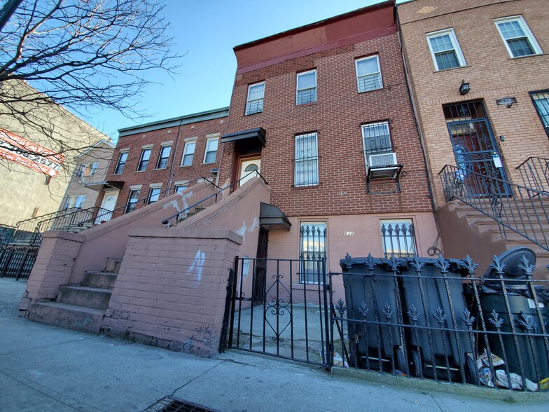 630 Lafayette Ave, Brooklyn, NY for sale - Building Photo - Image 1 of 1