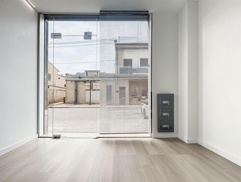 Retail in València, Valencia to rent - Building Photo - Image 2 of 12