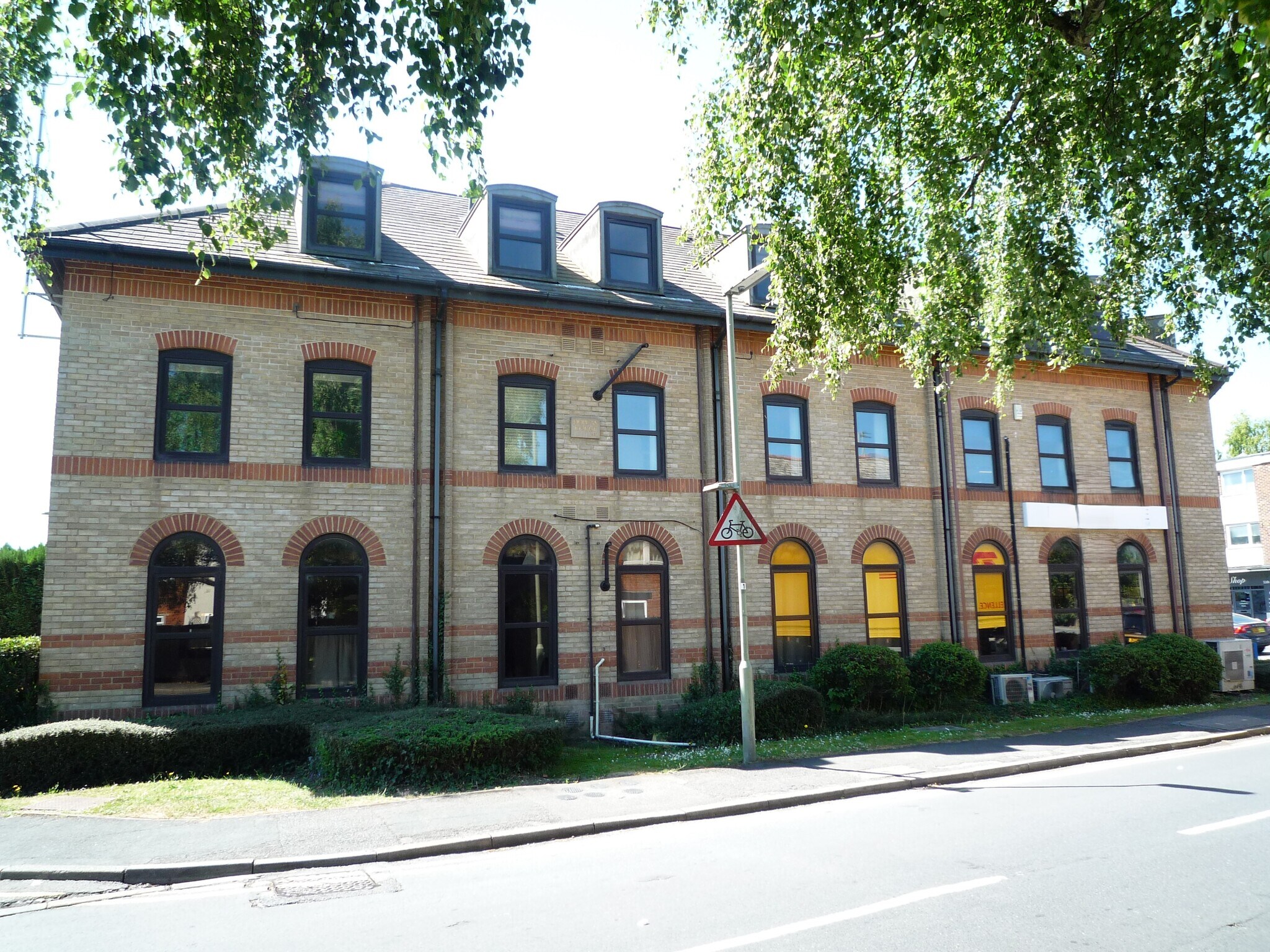 103 Frimley Rd, Camberley to rent Interior Photo- Image 1 of 4