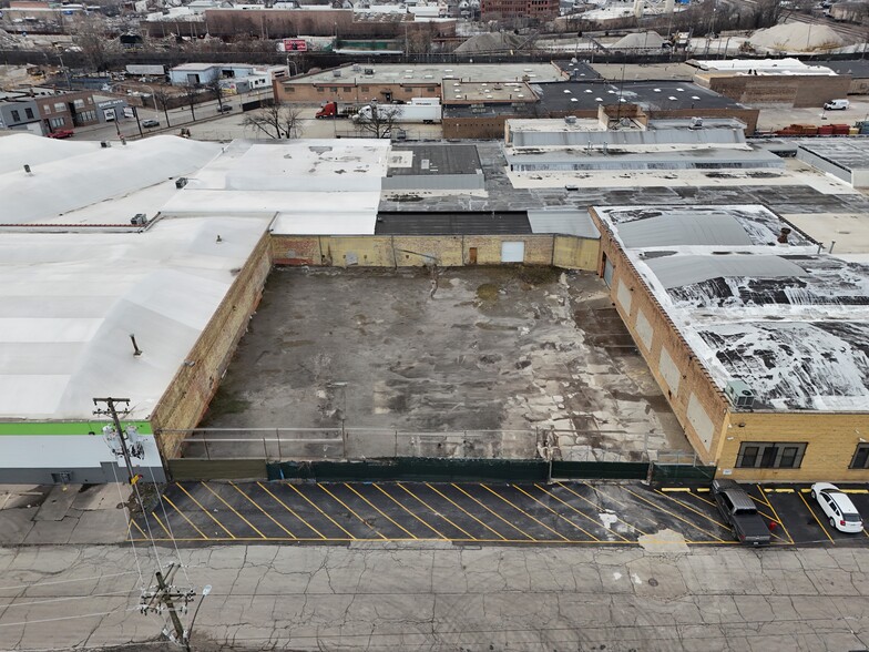 1750 N Kilbourn Ave, Chicago, IL for sale - Building Photo - Image 2 of 5