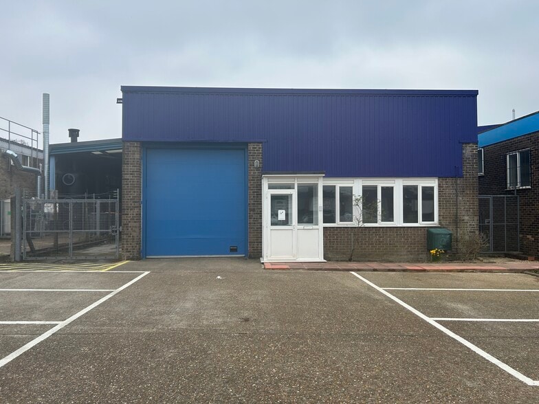 Brickfield Ln, Eastleigh to rent - Building Photo - Image 2 of 6