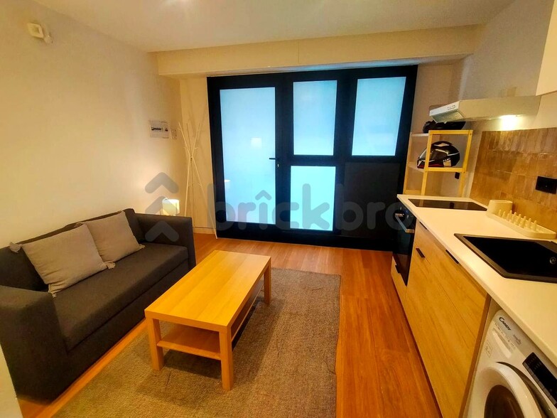 Retail in Barcelona, Barcelona to rent - Interior Photo - Image 1 of 4