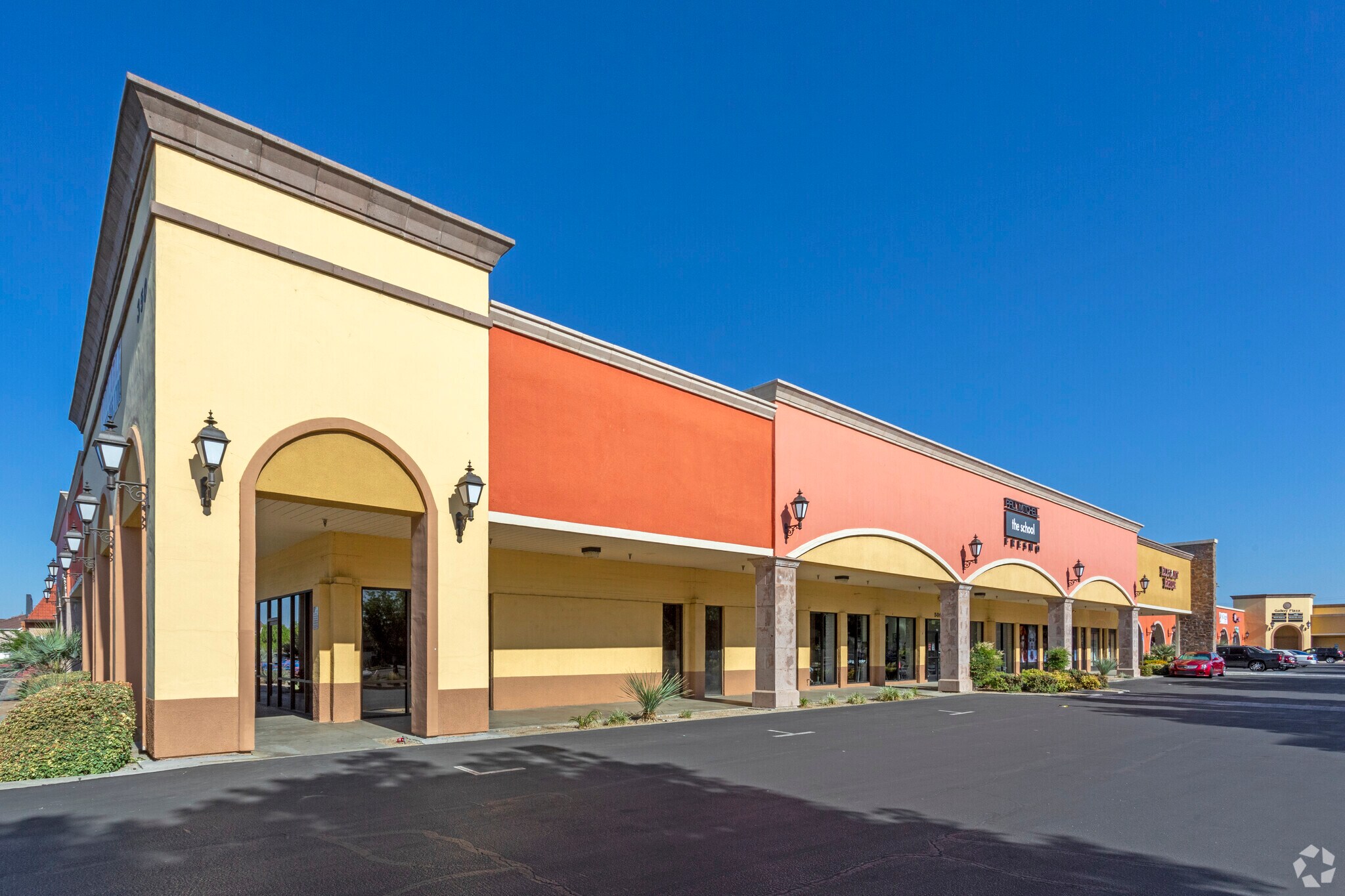 5091 N Fresno St, Fresno, CA to rent Building Photo- Image 1 of 7