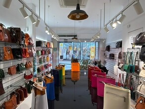 Retail in Barcelona, Barcelona to rent Interior Photo- Image 2 of 8