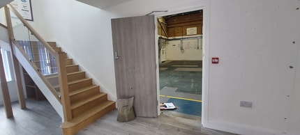 8 Station Road Industrial Estate, Hailsham to rent Interior Photo- Image 1 of 3