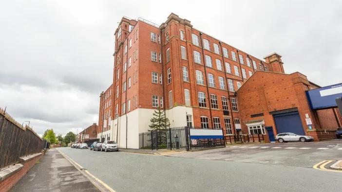 Lees St, Manchester to rent - Building Photo - Image 2 of 4