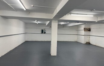 17 Brassmill Ln, Bath to rent Interior Photo- Image 1 of 1