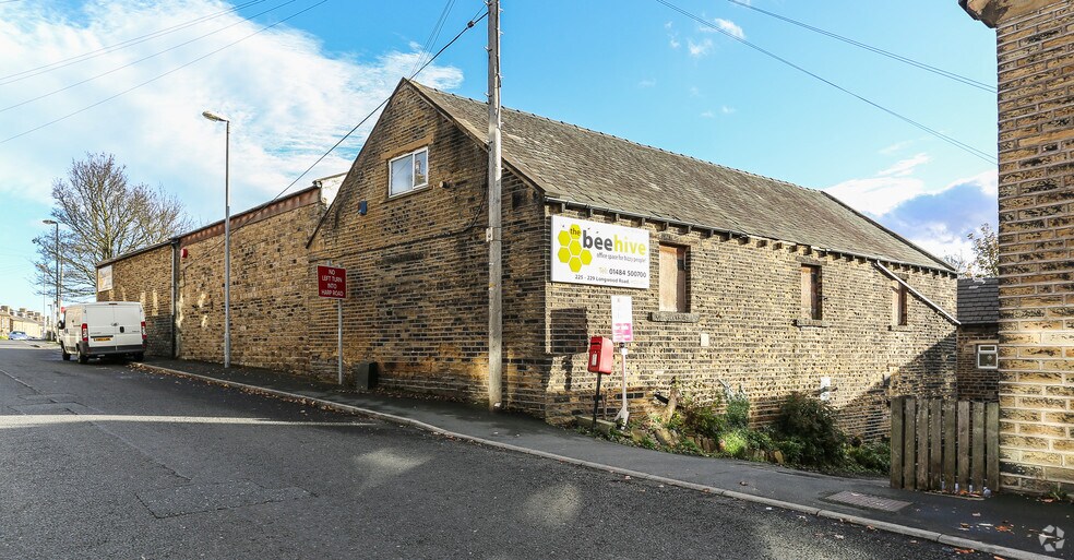 225-229 Longwood Rd, Huddersfield to rent - Building Photo - Image 2 of 3