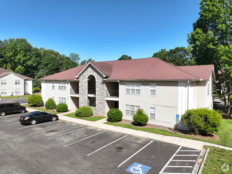 3025-3146 Baroda Ln, Charlotte, NC for sale - Primary Photo - Image 1 of 15