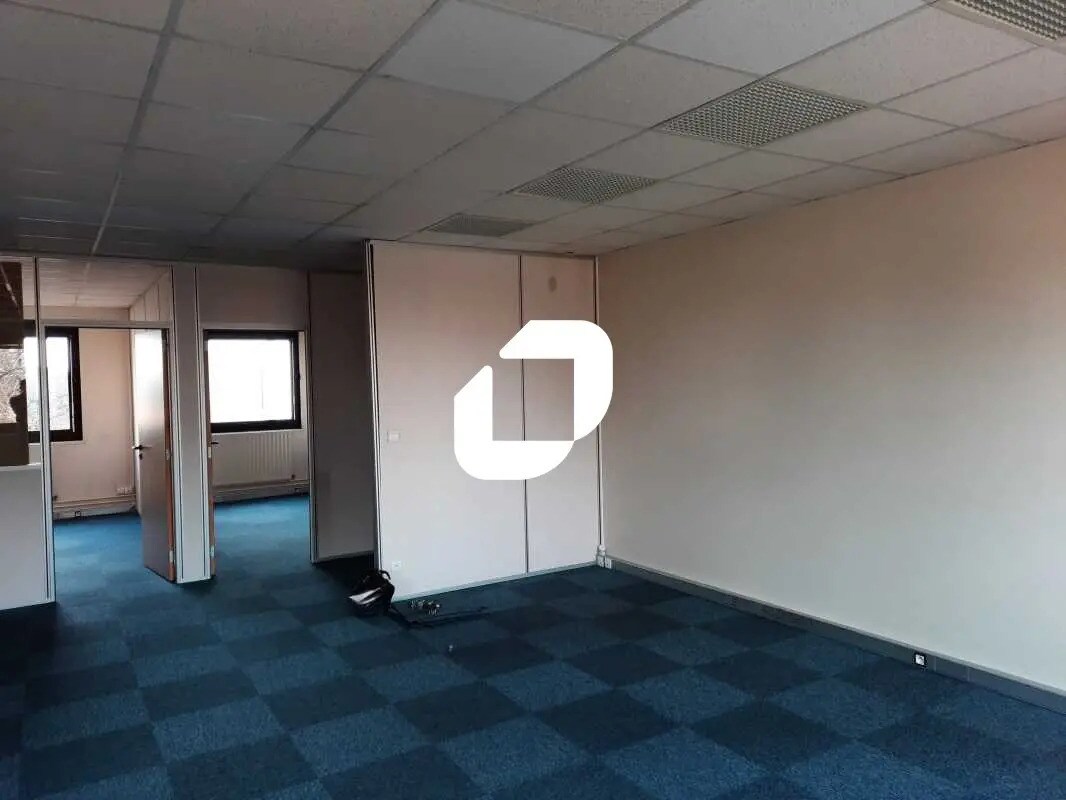 Office in Villebon-sur-Yvette to rent Interior Photo- Image 1 of 1