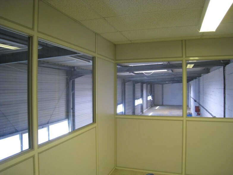 Industrial in Aubagne to rent - Interior Photo - Image 3 of 5