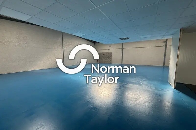 Light Industrial in Montpellier to rent - Interior Photo - Image 2 of 6