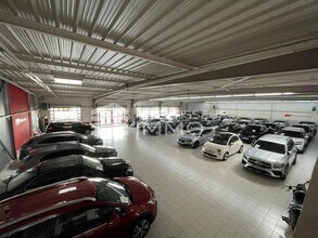 Retail in Pringy to rent Interior Photo- Image 1 of 3