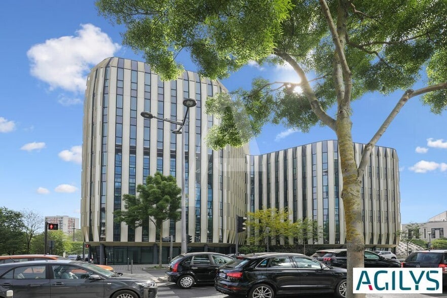 92 Avenue De Paris, Massy to rent - Building Photo - Image 3 of 15