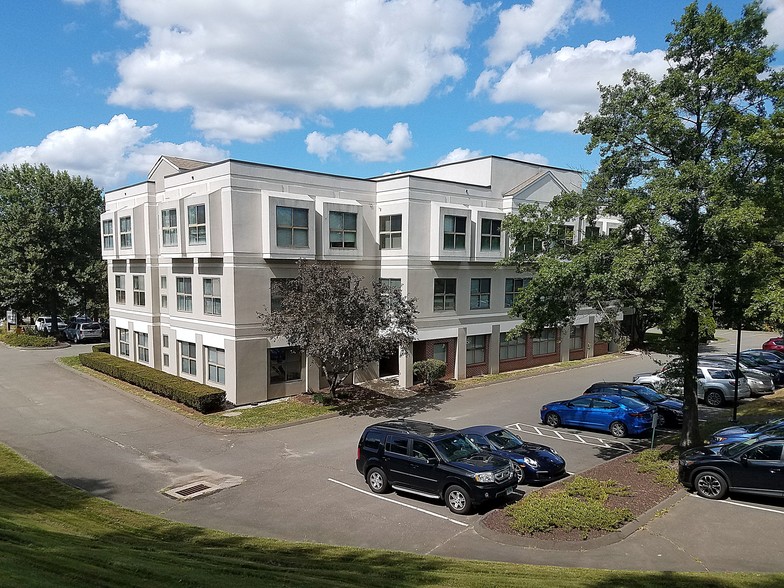 2 Pomperaug Office Park, Southbury, CT for sale - Building Photo - Image 1 of 1