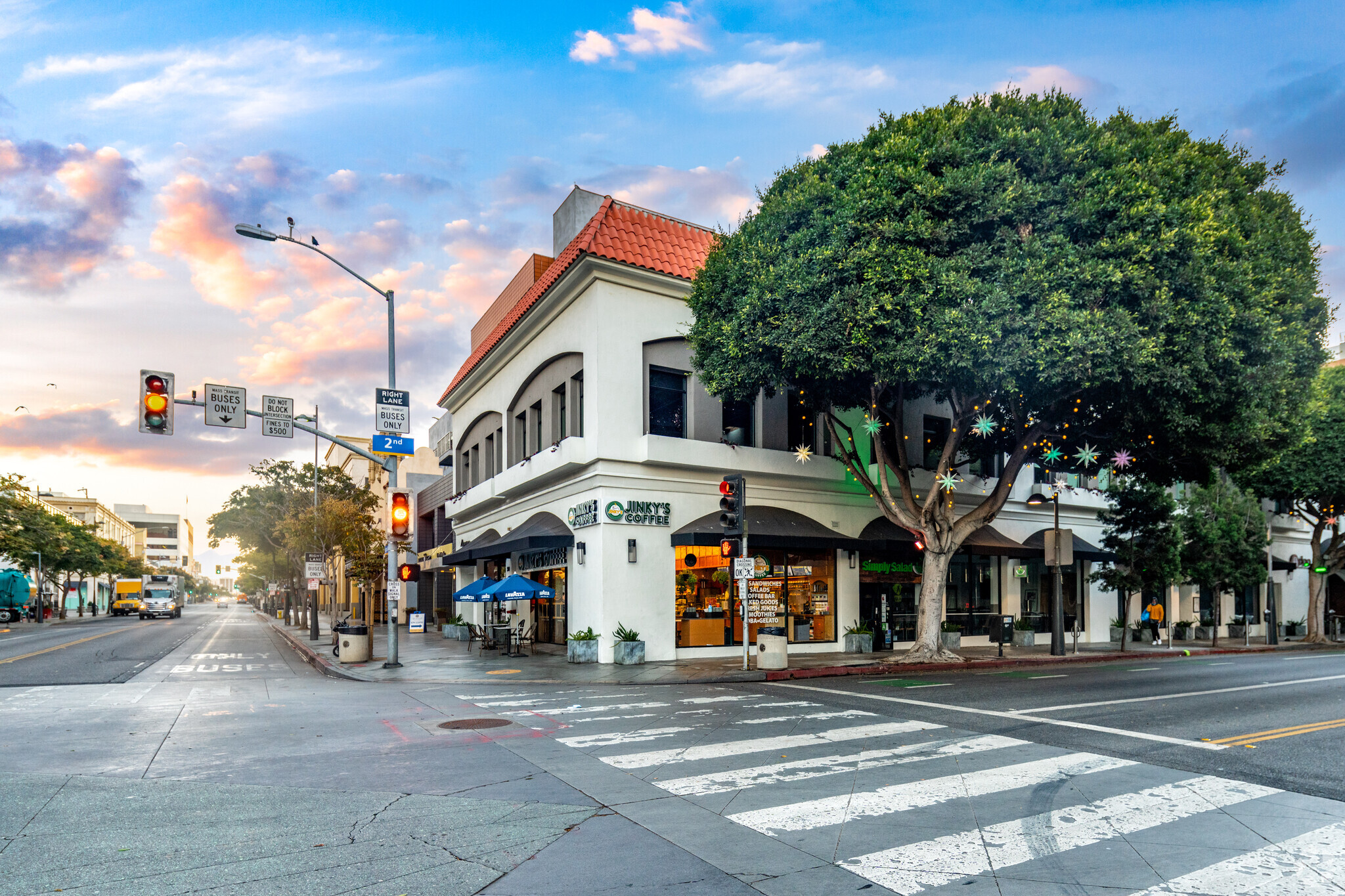 200-204 Santa Monica Blvd, Santa Monica, CA for rent Primary Photo- Image 1 of 23