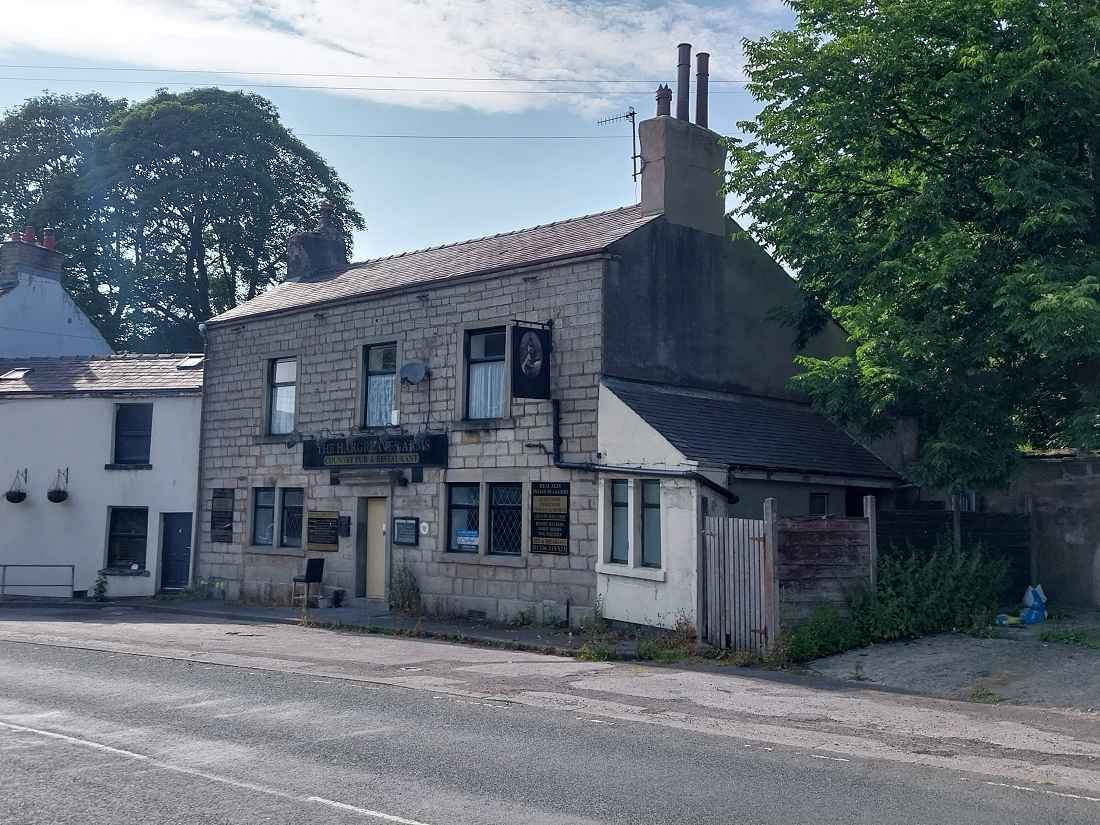 910 Burnley Rd E, Rossendale to rent Building Photo- Image 1 of 2