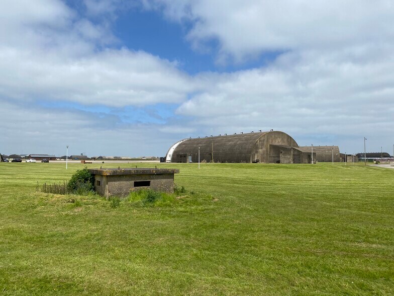 Camp Rd, Upper Heyford to rent - Building Photo - Image 3 of 4