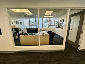 218 Datura St, West Palm Beach, FL to rent Interior Photo- Image 2 of 5