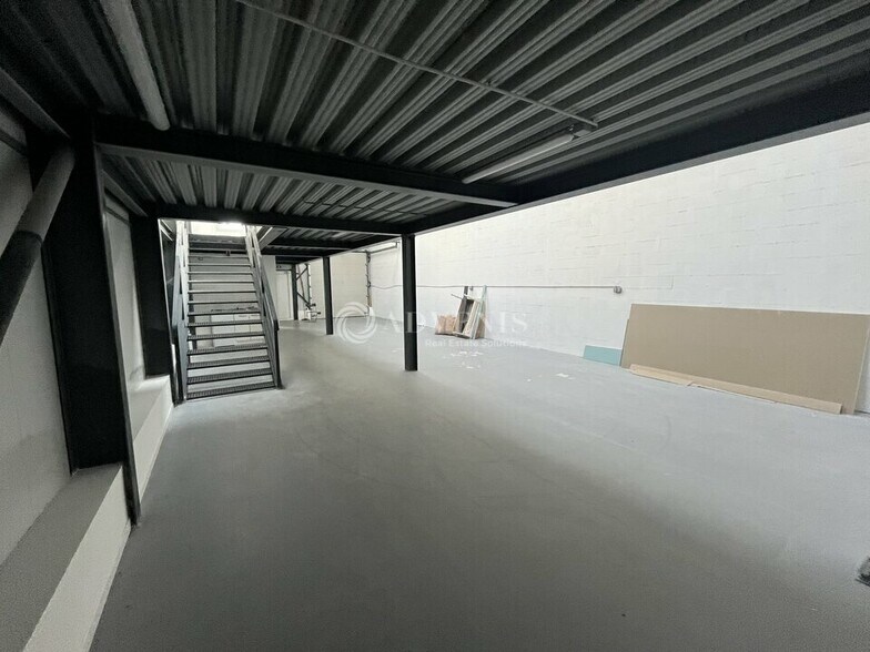 Light Industrial in Choisy Le Roi to rent - Interior Photo - Image 3 of 7