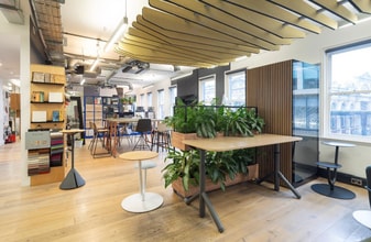 29 Cloth Fair, London to rent Interior Photo- Image 2 of 7