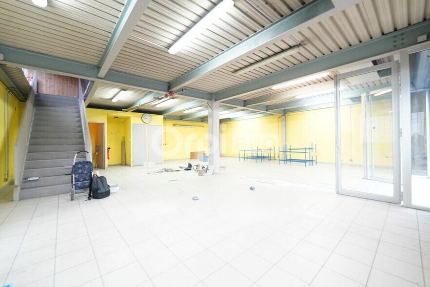 5 Rue Du Mont-Blanc, Corbas for sale - Interior Photo - Image 1 of 7