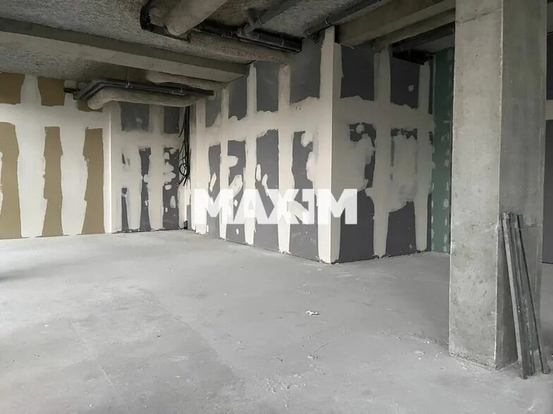 Retail in Dijon to rent - Building Photo - Image 3 of 8