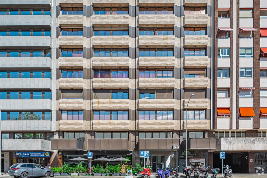 Calle de Orense, 68, Madrid, Madrid to rent - Building Photo - Image 3 of 3