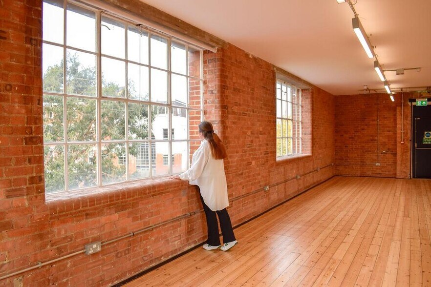 9 Brighton Ter, London to rent - Interior Photo - Image 2 of 23