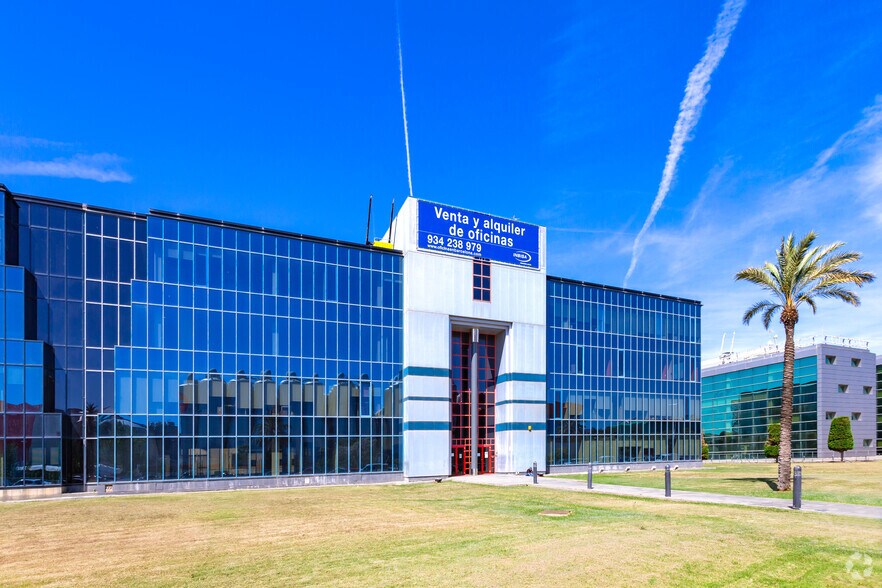 Carrer de la Garrotxa, El Prat de Llobregat, Barcelona for sale - Building Photo - Image 2 of 3