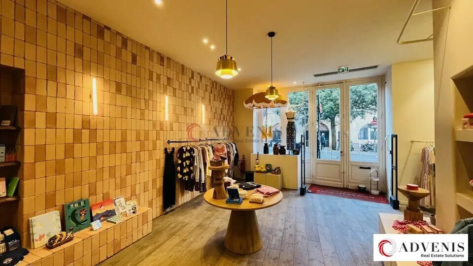 Retail in Bordeaux to rent Interior Photo- Image 1 of 10