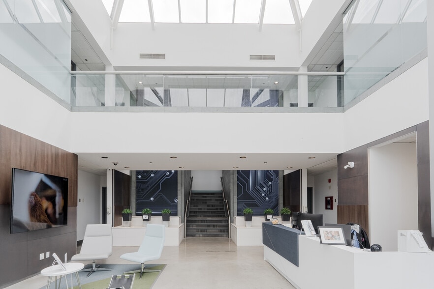 1250 Rue Marie-Victorin, St-Bruno-de-Montarville, QC for sale - Building Photo - Image 3 of 25