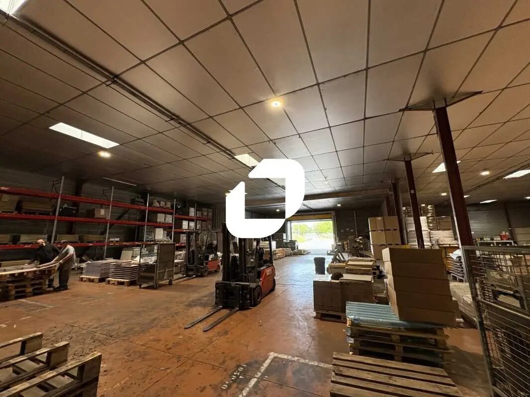 Office in Carbon-Blanc to rent Building Photo- Image 1 of 19