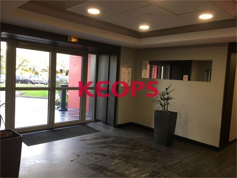 232 Rue De La Découverte, Labège to rent - Lobby - Image 3 of 13