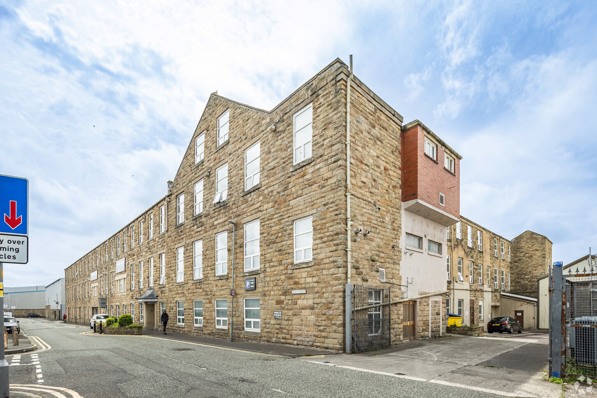 Elm St, Burnley to rent Primary Photo- Image 1 of 11