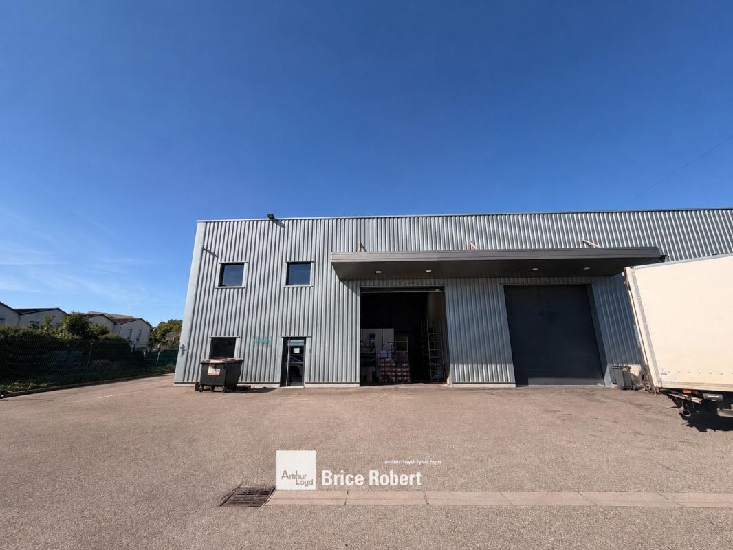 Cité Berliet, Saint Priest to rent Building Photo- Image 1 of 7