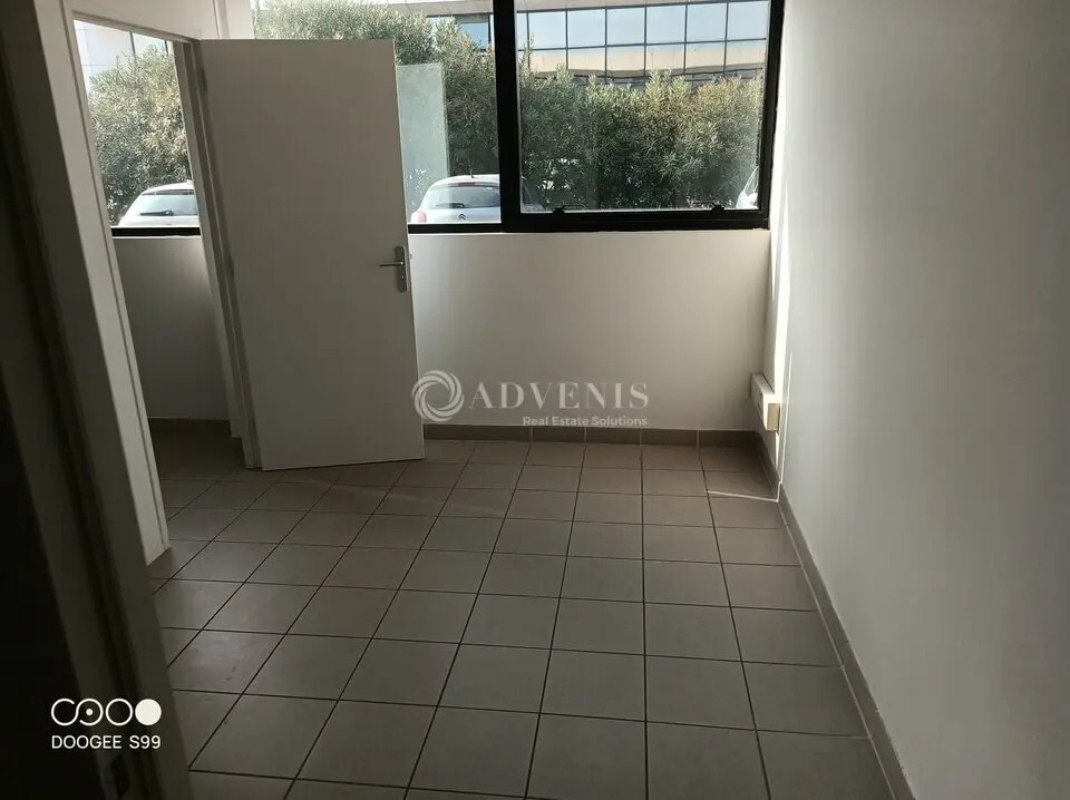 Location Bureaux 53 m² - Photo 1