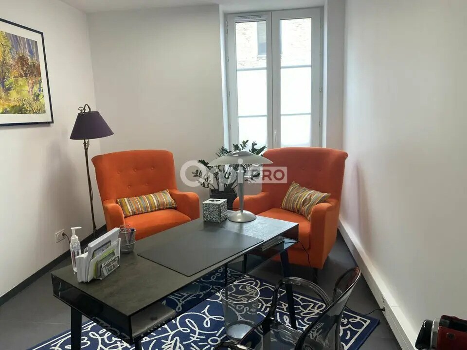 Office / Medical in Les Chères to rent Interior Photo- Image 1 of 11